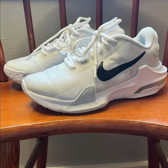 NWOT Nike Air Max Impact 4 Basketball Shoes White / Black Kids Size 4 - Picture 4 of 10